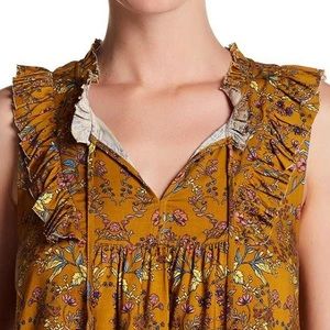 🆕NWT Perfect layering Peasant Top!