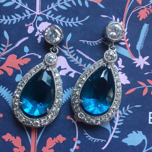 Jewelry - Blue diamond fashion earnings
