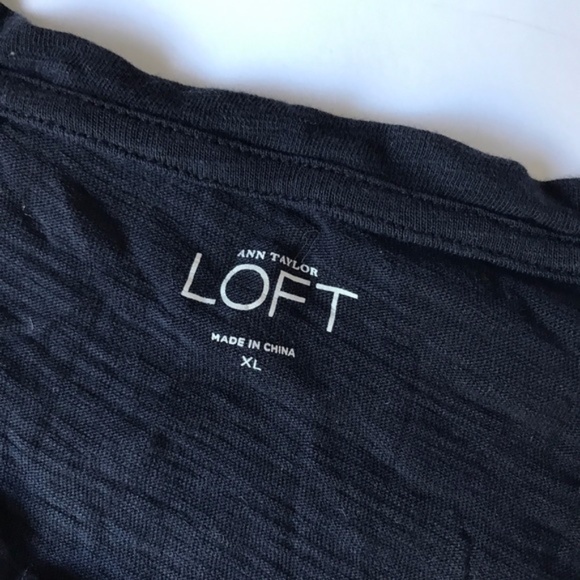 🎄🎄SALE🎄🎄 Ann Taylor Loft Tee Front Detail - Picture 2 of 3
