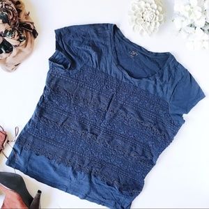 🎄🎄SALE🎄🎄 Ann Taylor Loft Tee Front Detail