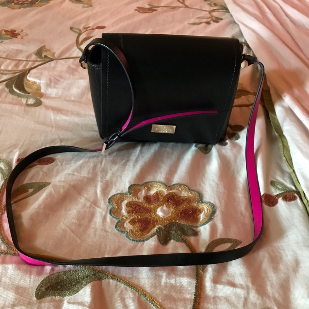 Cute Kate Spade crossbody purse!