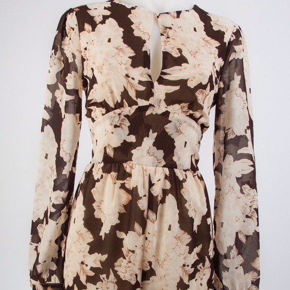 🌸🌼 FLORAL ROMPER🌼🌸 - Picture 2 of 5