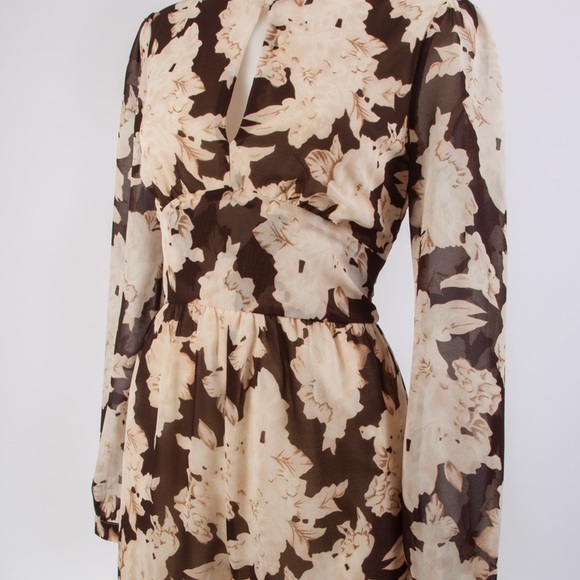 🌸🌼 FLORAL ROMPER🌼🌸 - Picture 3 of 5