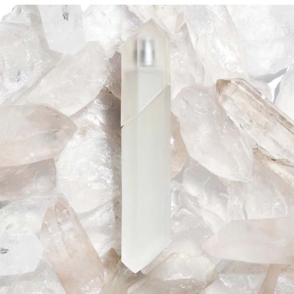 SOLD Kim Kardashian Fragrance Crystal Gardenia - Picture 1 of 4
