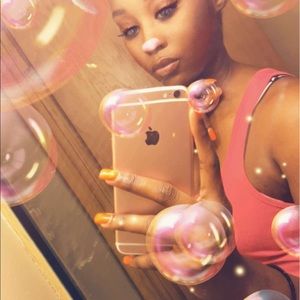 Meet your Posher, Daisia