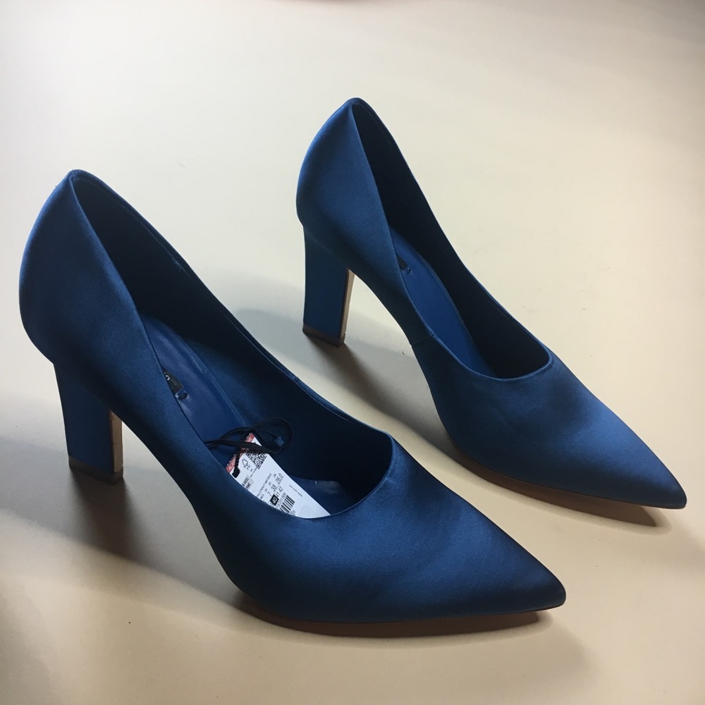 NWT ZARA Blue Satin Pumps