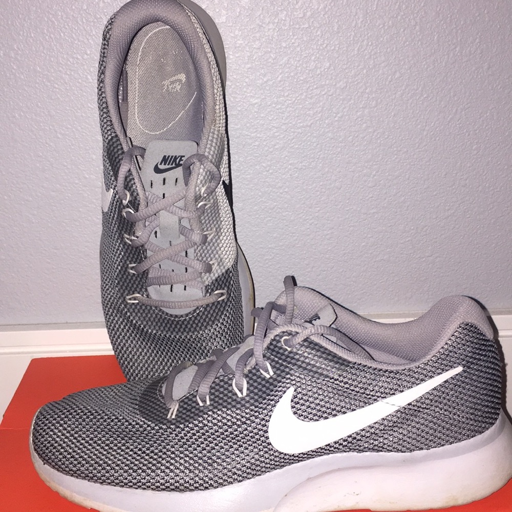 Nike shoes - Picture 1 of 1