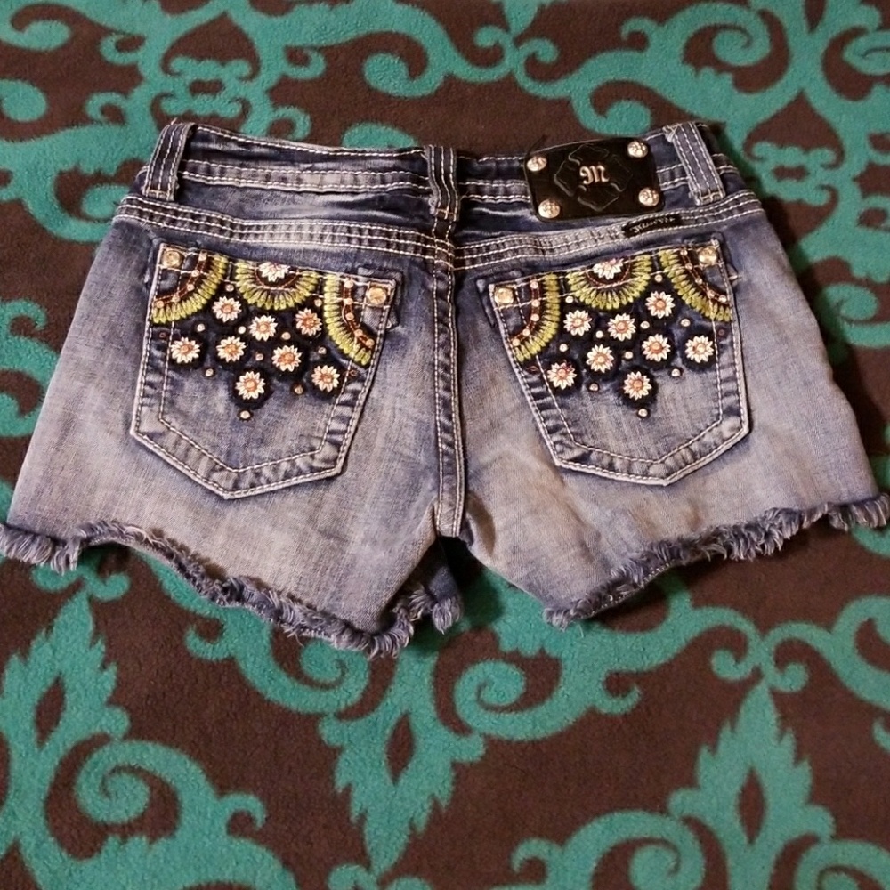 Miss Me shorts sz 28