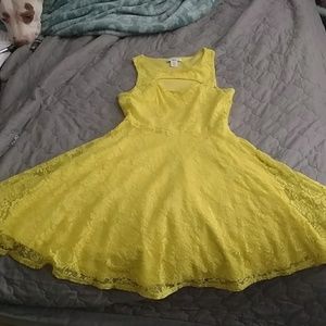 Little yellow dress