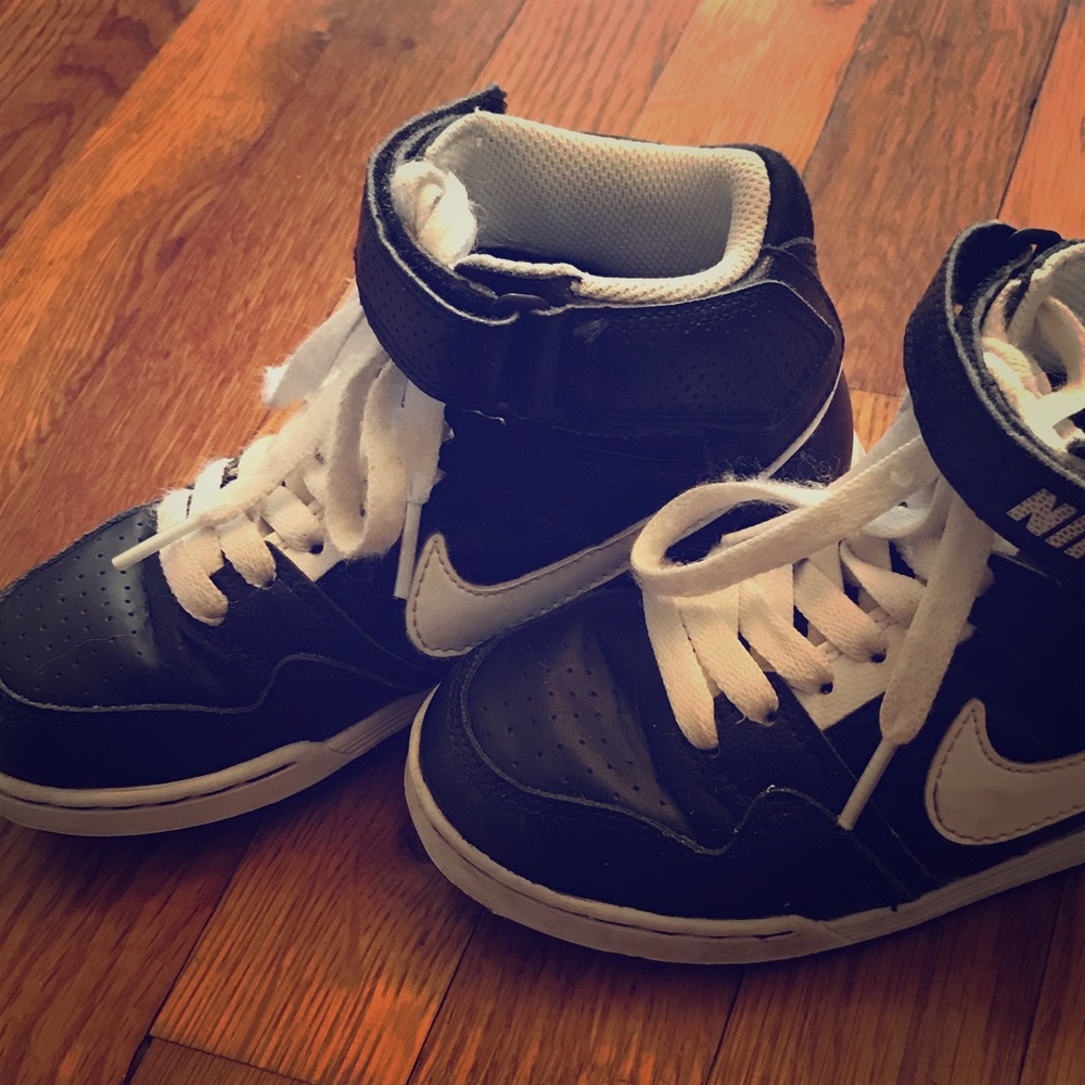 Nike Mogan Mid 2 Jr Skate. Boys hi top sneaker