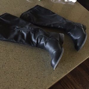 Black boots size 9.5 wide calf