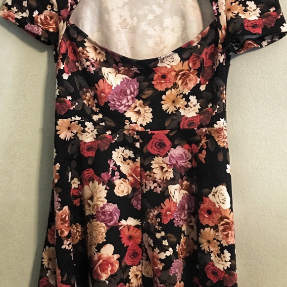 Sexy Floral Stretchy Summer Open Back Dress - Picture 4 of 5