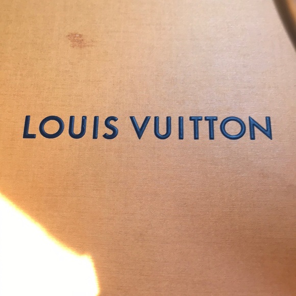 Black Matte Louis Vuitton belt - Picture 2 of 3
