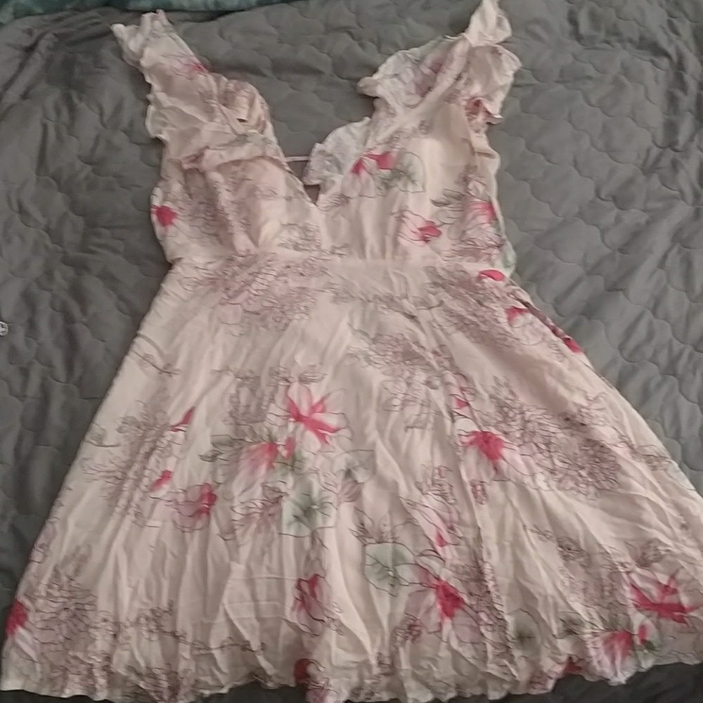 Pink flowy dress( needs to be ironed)