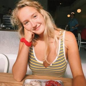 Meet your Posher, Chloe