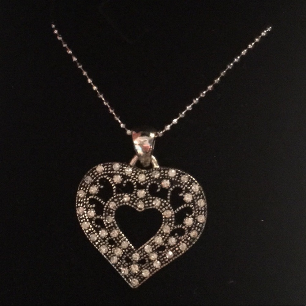 NWOT Heart Pendant