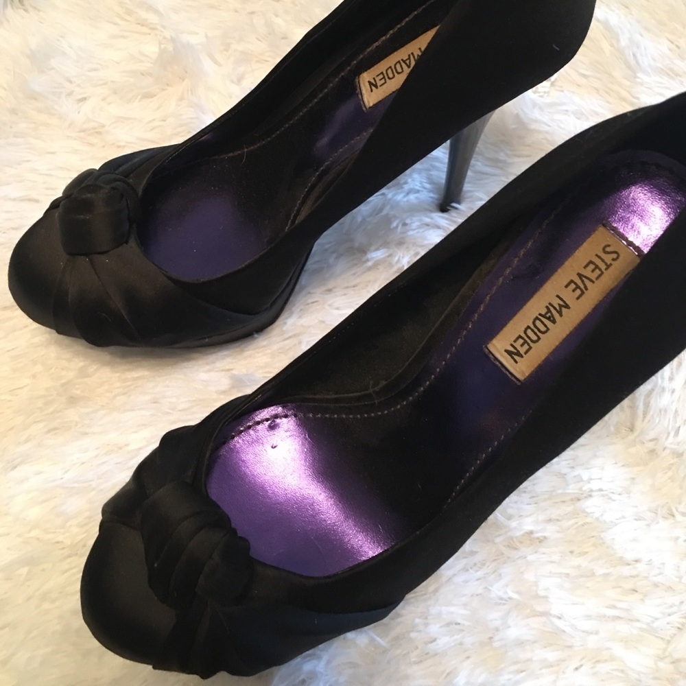 GORGEOUS STEVE MADDEN HEELS.  PURPLE.