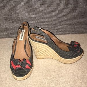 Steve Madden grey and white striped wedges