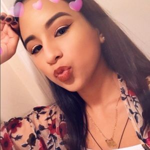 Meet your Posher, Elizabeth