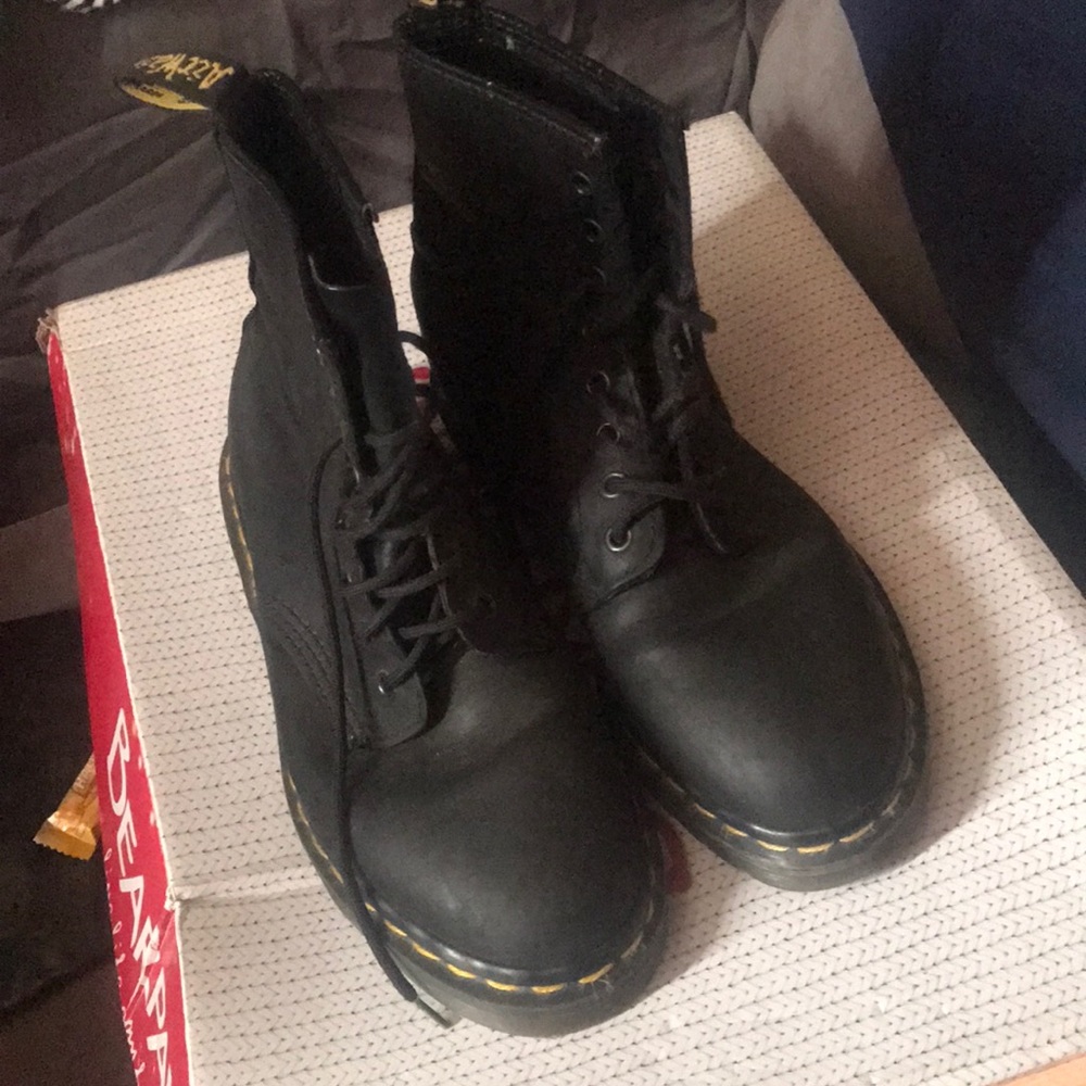 ❌sold❌Black Dr. Martens boots
