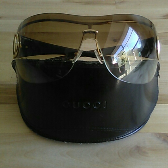 GUCCI sunglasses main image 2
