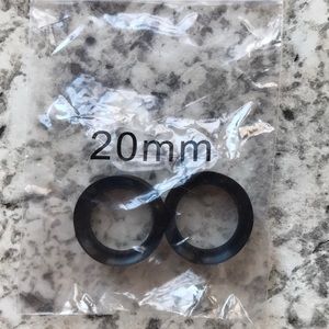 Black silicone gauges