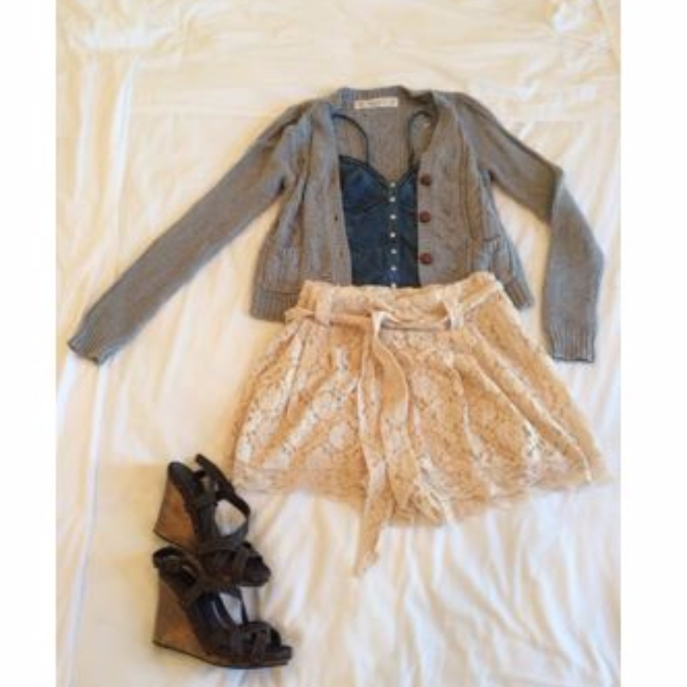 NWT H&M Lace pleat shorts