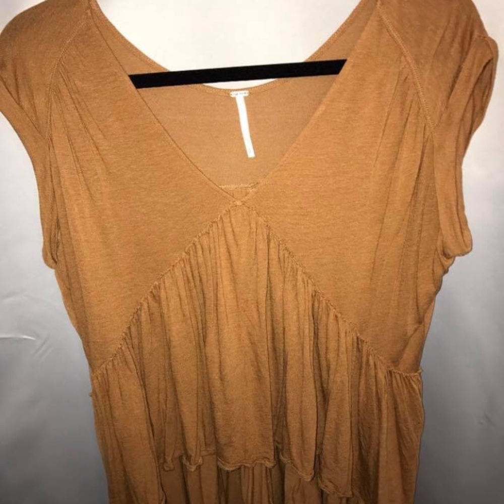 Into the Night Tee Maple Sugar Top