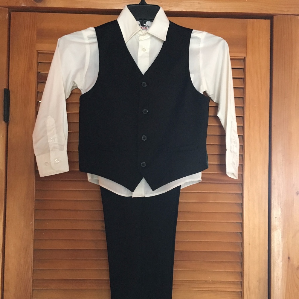 Boys Suit - Size 8 Izod 3 Piece