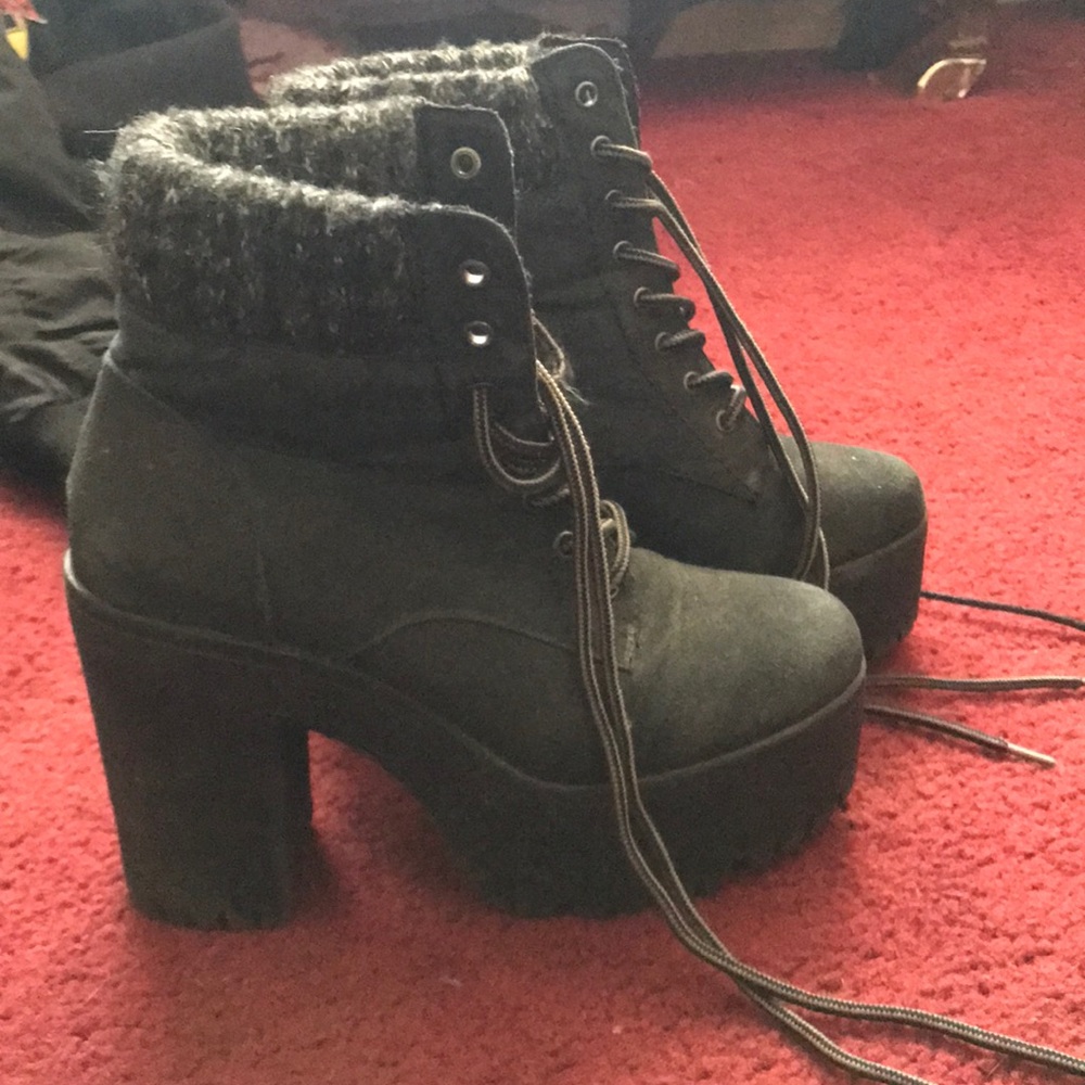 Very comfortable platform heel boots