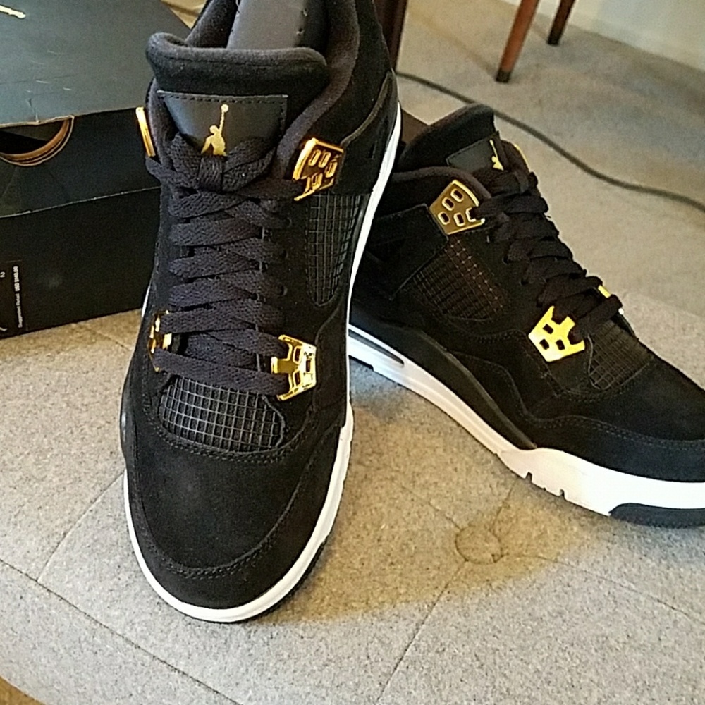 Air Jordan 4 Retro shoes