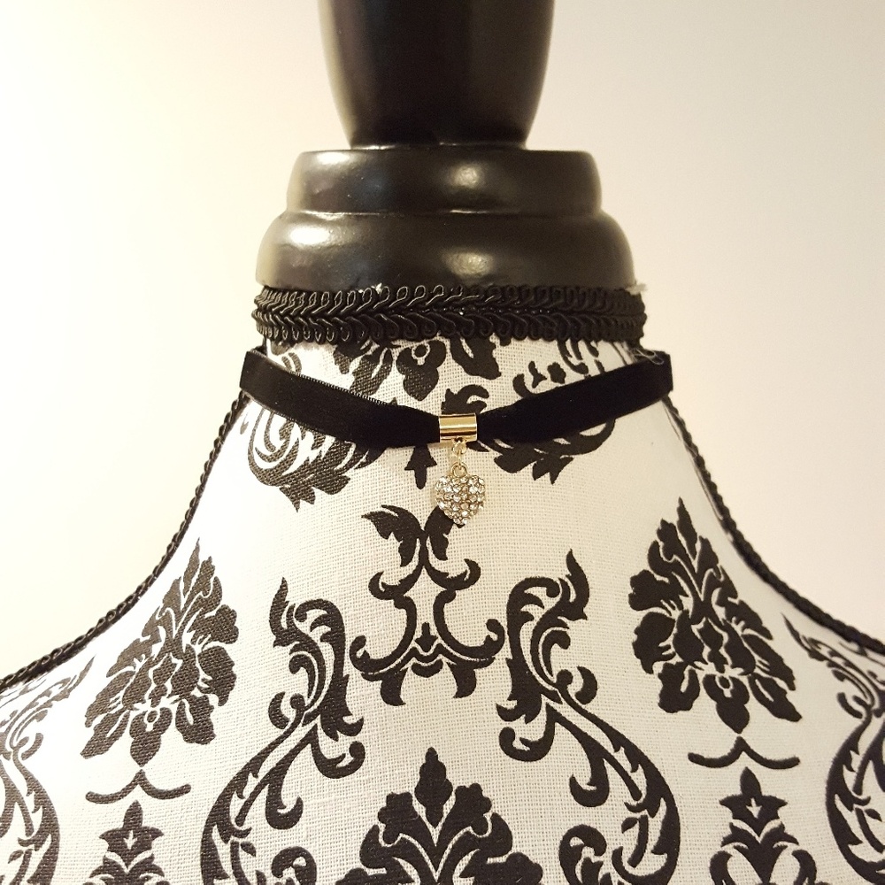 Choker with gold rhinestone heart