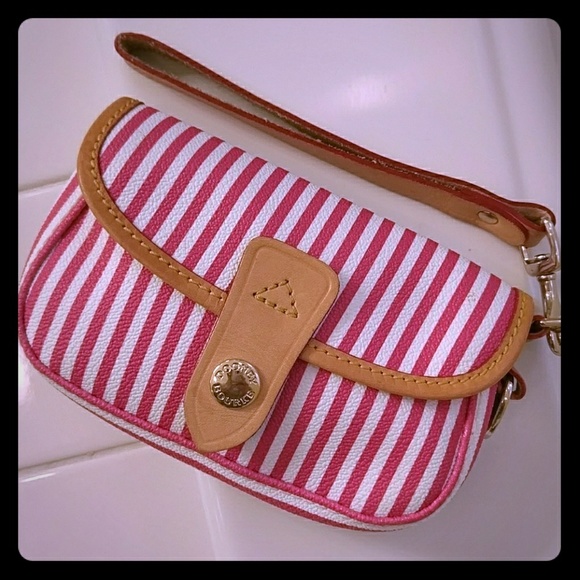 Dooney & Bourke Handbags - Dooney & Bourke like NEW Wristlet