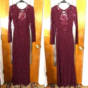 *** SOLD *** Windsor -burgundy lace dress
