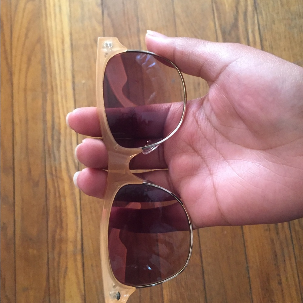 Sunglasses - Picture 4 of 5