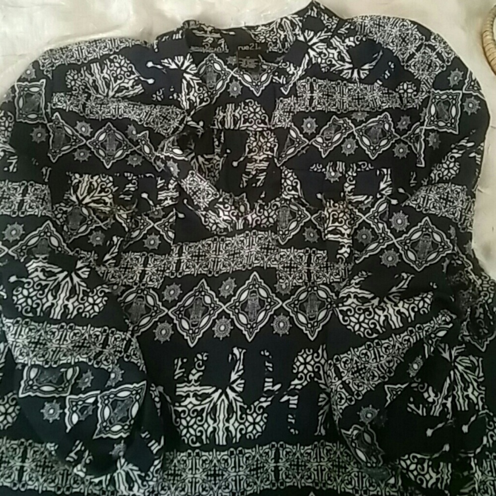 Women's Blouse - Picture 3 of 3