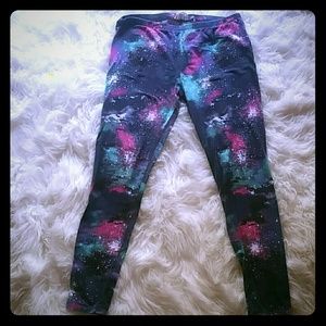 2 printed leggings