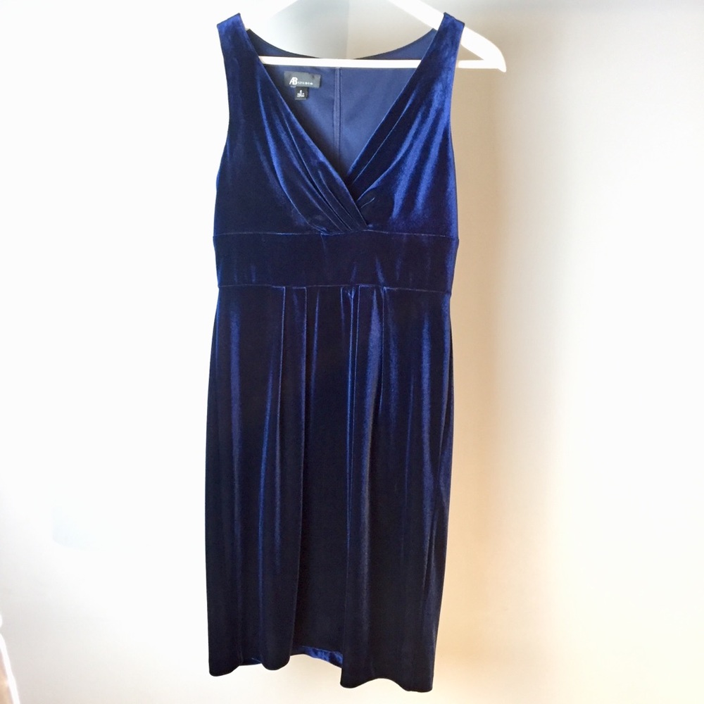 Dark Blue Velvety Mid-Length Dress