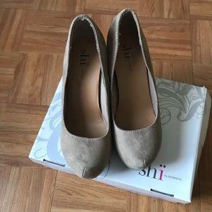 Shi by Journeys Taupe Wedge