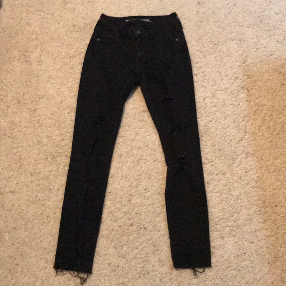 Black distressed skinny jeans