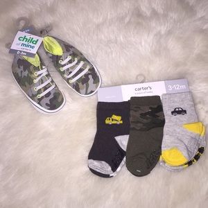 0-3 month camo crib shoes & 3-12m camo socks 🧦