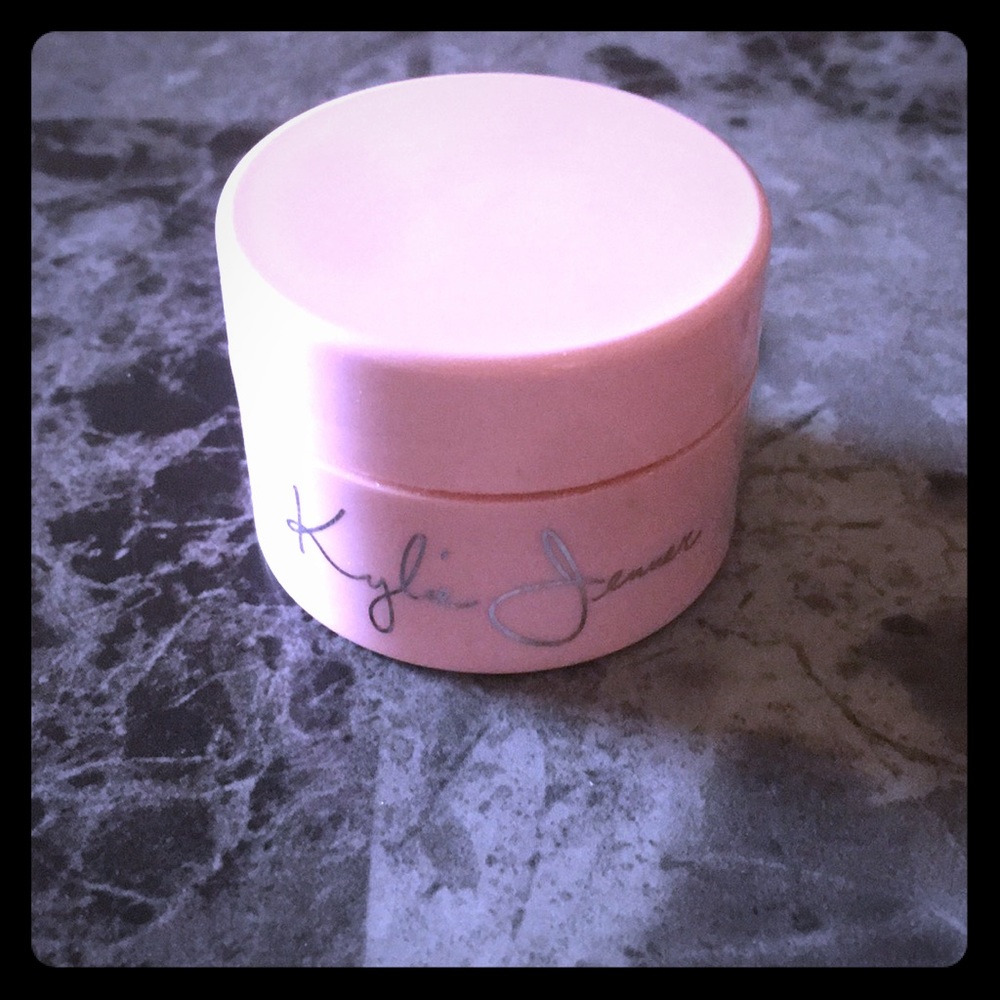 KYLIE JENNER KING LOOSE HIGHLIGHTER