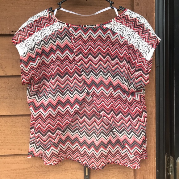 Red Chevron Top - Picture 2 of 3