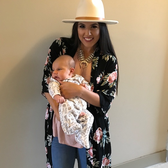 Meet your Posher, Mia - Picture 3 of 6