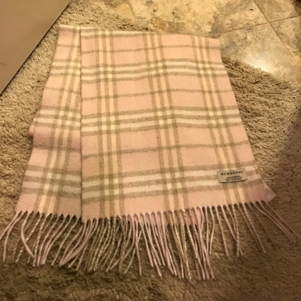 Light pink Burberry 100% cashmere scarf
