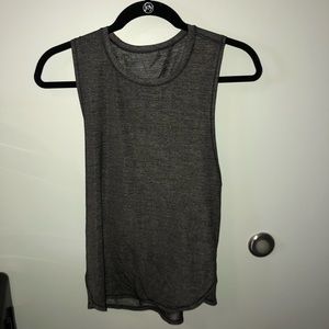 Lululemon women’s “In a Cinch” tank