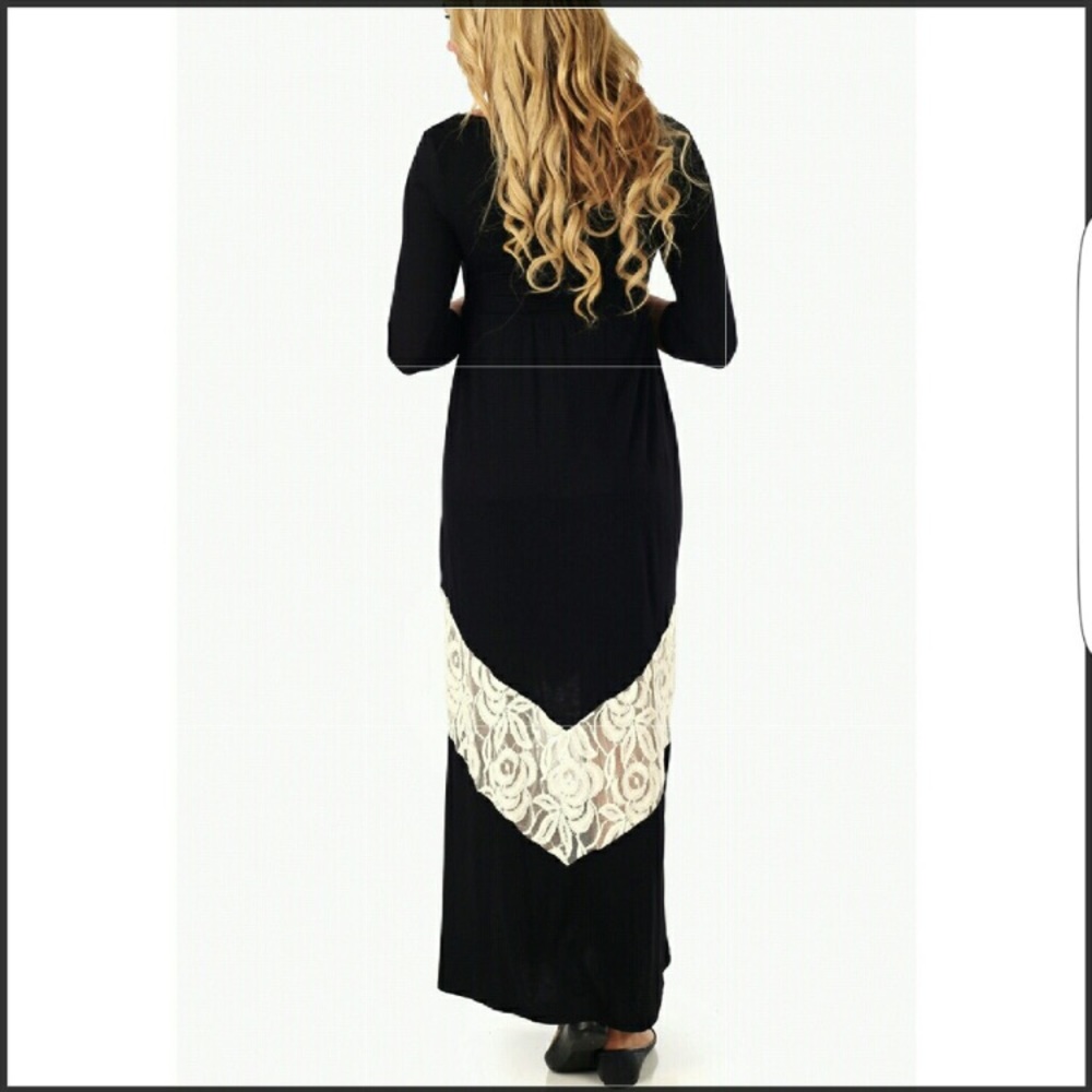 Super cute long sleeve maternity dress