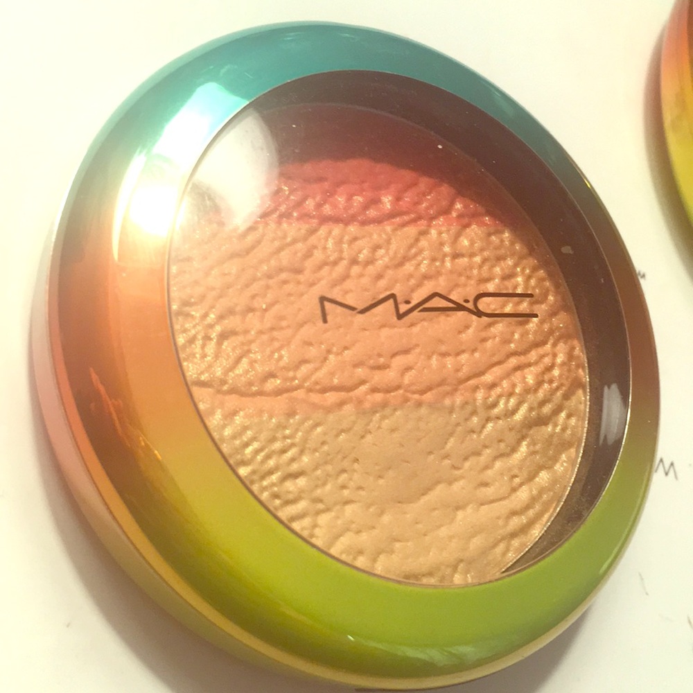 MAC Freshen Up Highlighter
