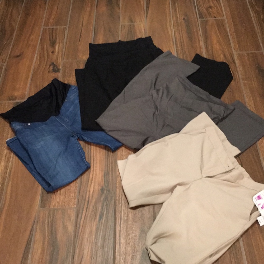 Lot of maternity pants