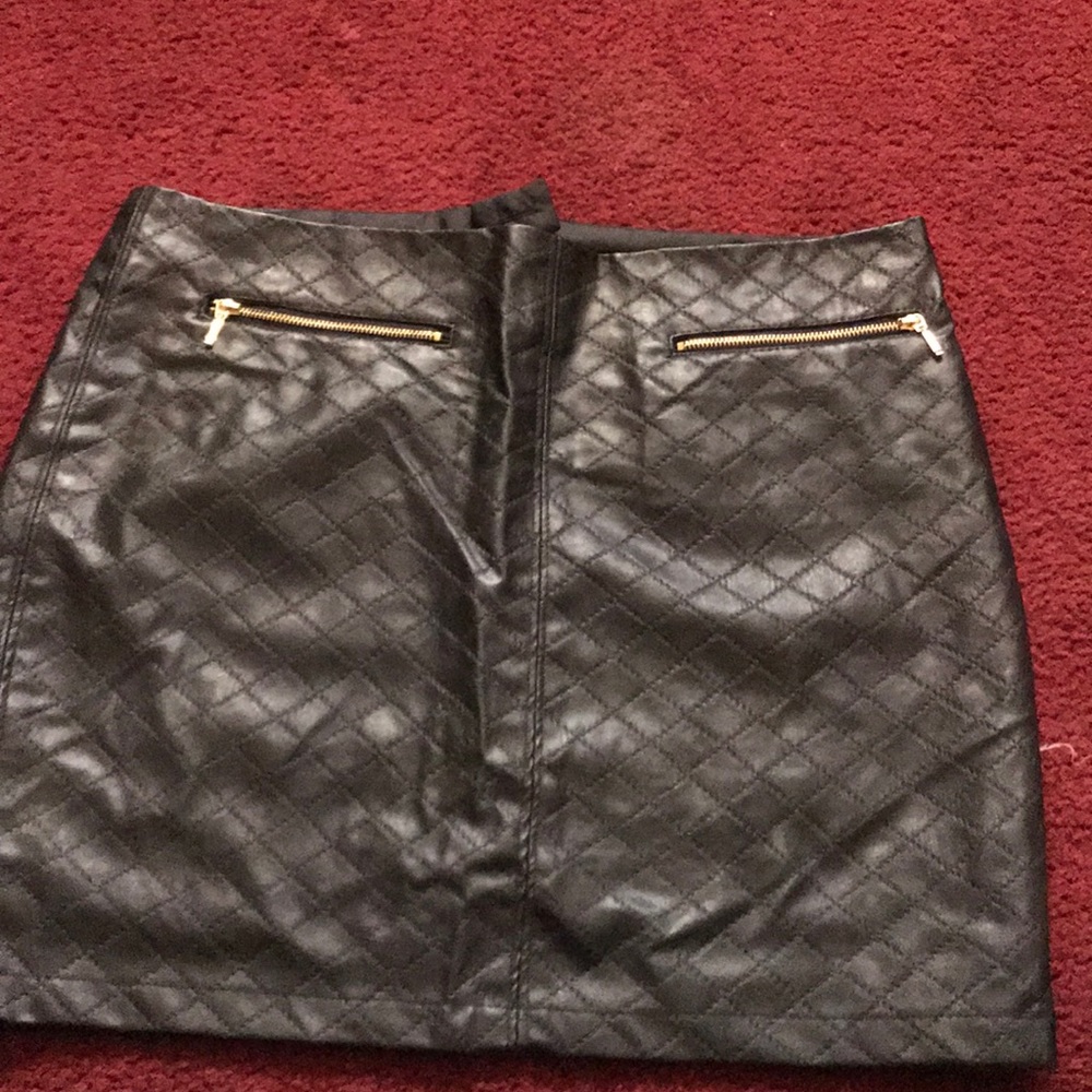 Leather type skirt gold zippers